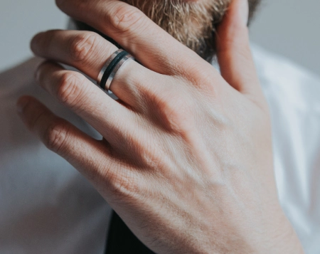 Barbe qui gratte : est-ce lié au calcaire ?