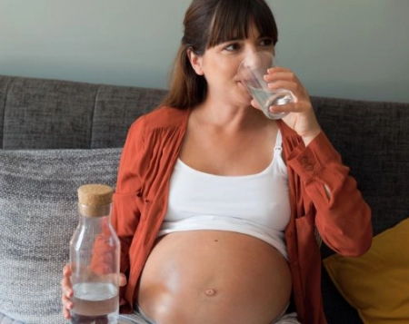 L’hydratation de la femme enceinte : ce qu’il est important de retenir !