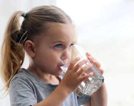 Quelle quantité d'eau par jour doit boire un enfant ?