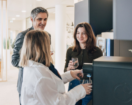 Fontaine à eau en entreprise : quels bénéfices pour la qualité de vie au travail, la productivité et la RSE ?